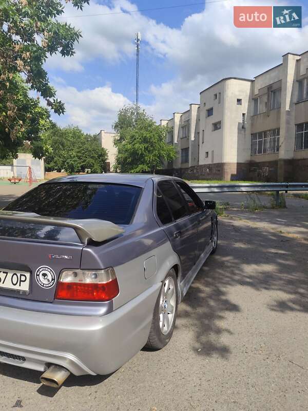 Седан BMW 3 Series 1993 в Первомайске