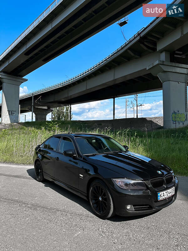 Седан BMW 3 Series 2011 в 