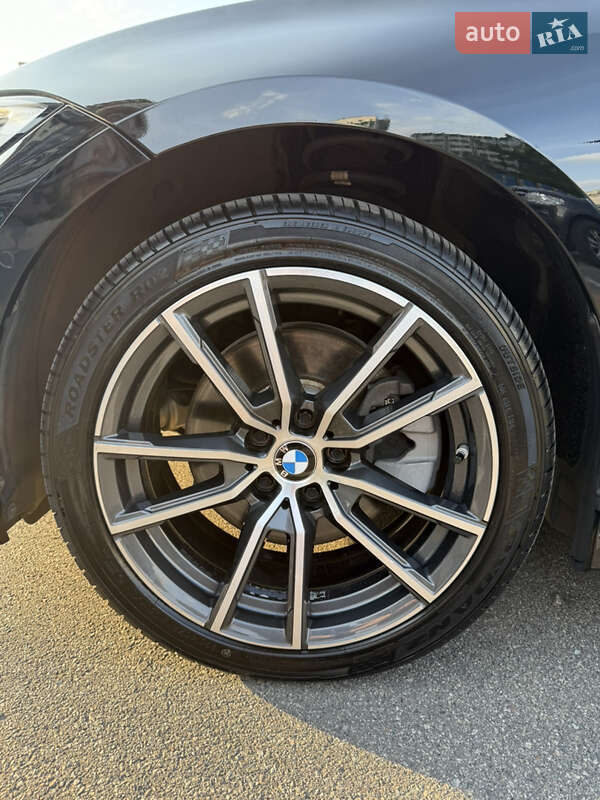 Седан BMW 3 Series 2018 в Киеве