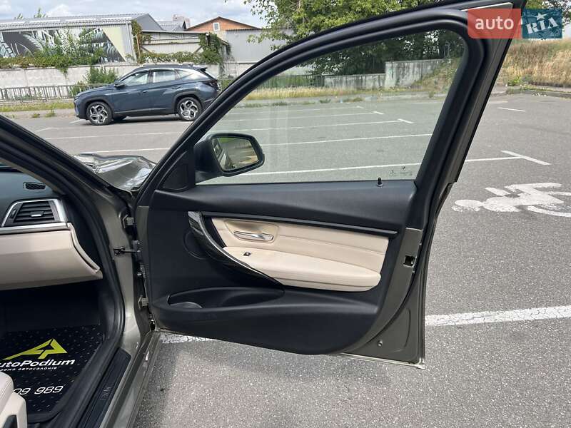 Седан BMW 3 Series 2015 в Киеве