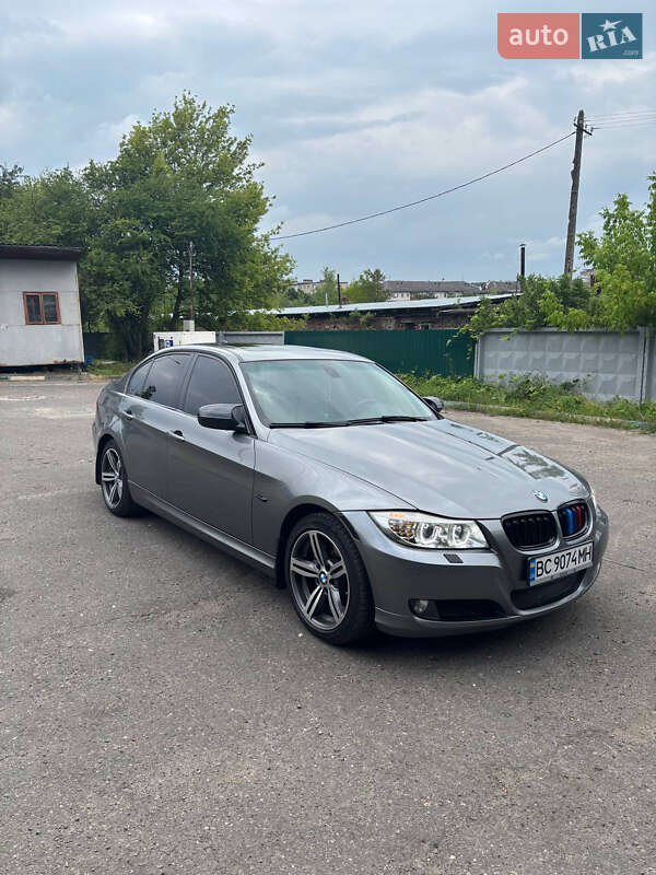 Седан BMW 3 Series 2011 в Львове