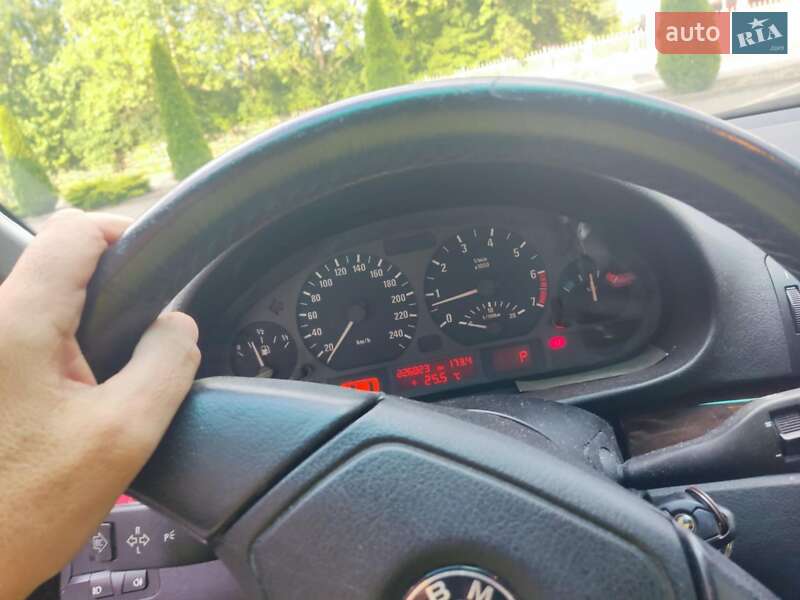 Седан BMW 3 Series 1999 в Берегово