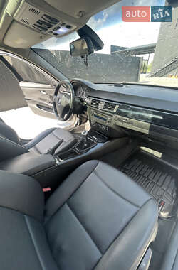 Седан BMW 3 Series 2009 в 