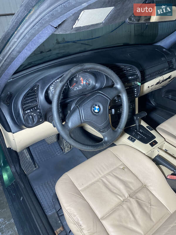 Седан BMW 3 Series 1993 в Острозі