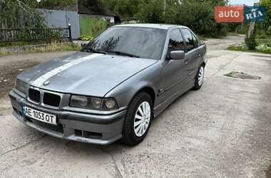 Седан BMW 3 Series 1991 в Днепре