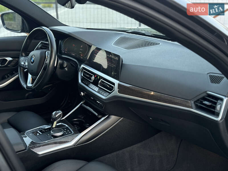 Седан BMW 3 Series 2019 в Львові