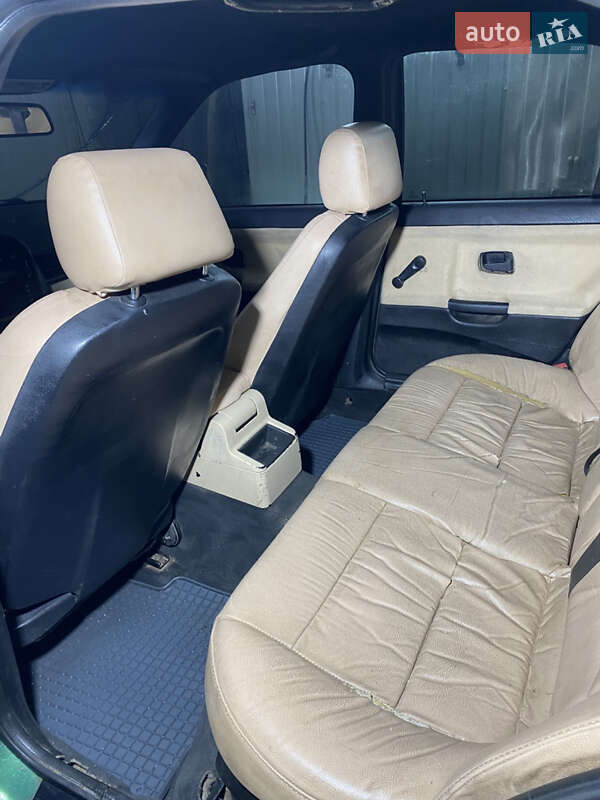 Седан BMW 3 Series 1993 в Острозі