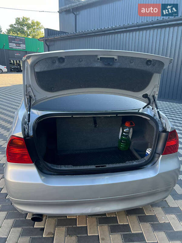 Седан BMW 3 Series 2005 в Миколаєві