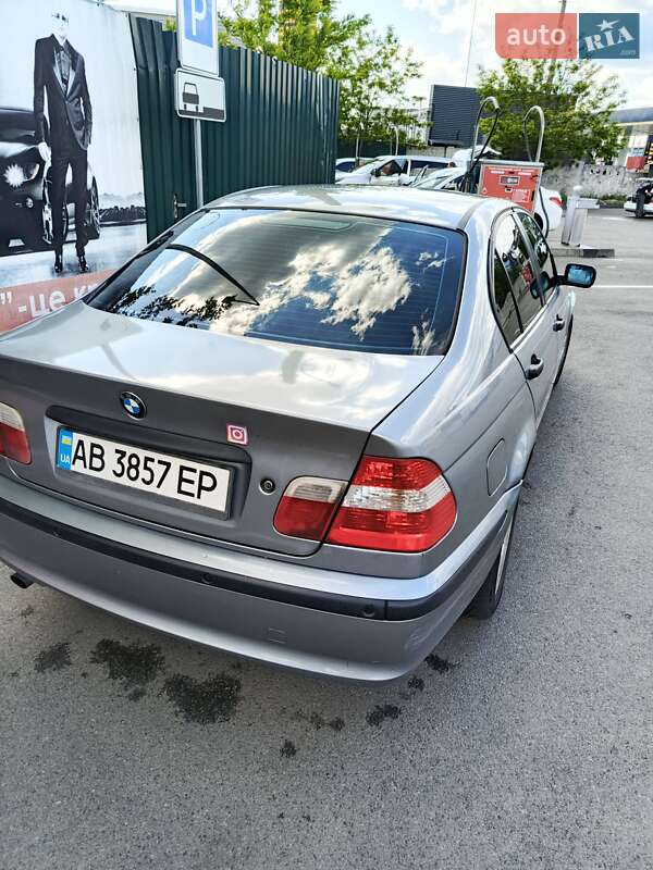 Седан BMW 3 Series 2004 в Киеве
