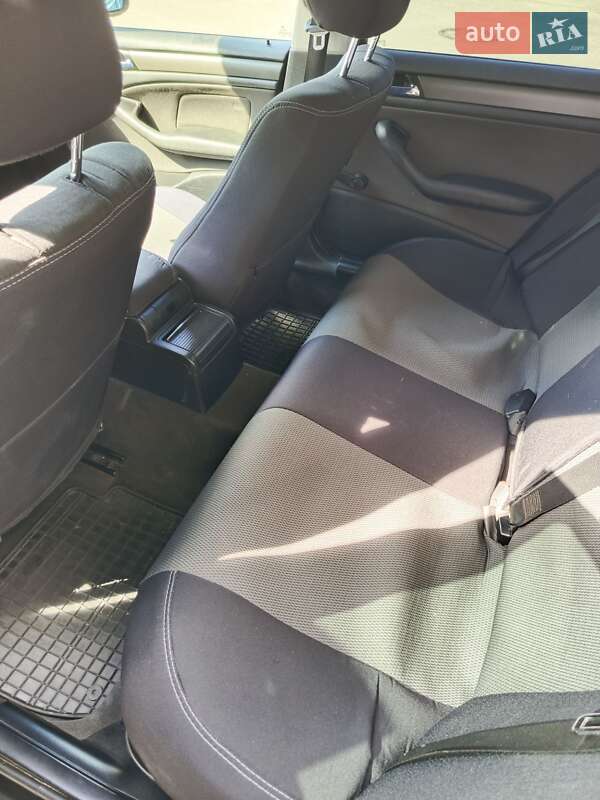 Седан BMW 3 Series 2004 в Киеве