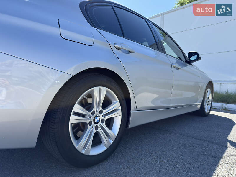 Седан BMW 3 Series 2015 в Львові