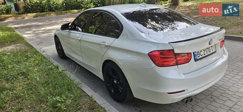 Седан BMW 3 Series 2015 в Новояворівську