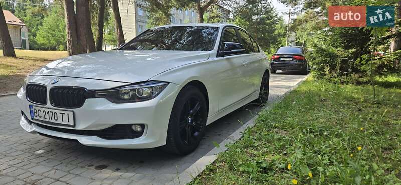 Седан BMW 3 Series 2015 в Новояворівську