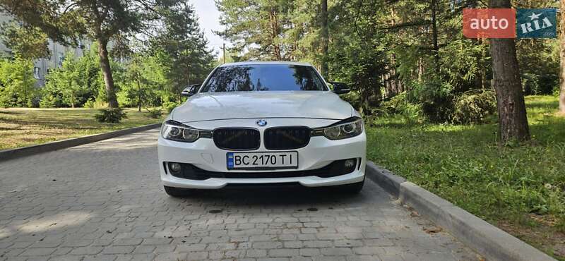 Седан BMW 3 Series 2015 в Новояворівську