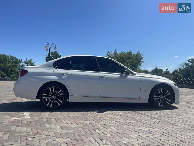 Седан BMW 3 Series 2017 в Харкові