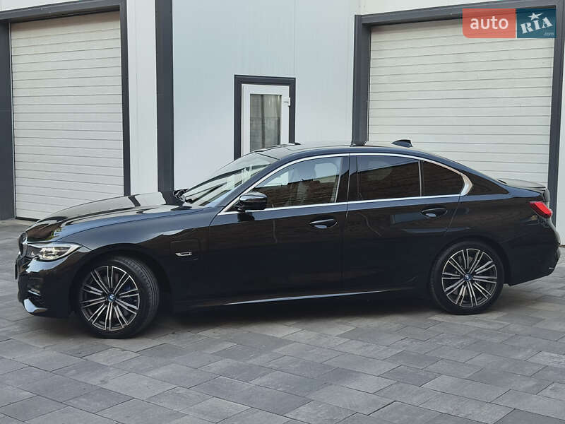 Седан BMW 3 Series 2022 в Білій Церкві