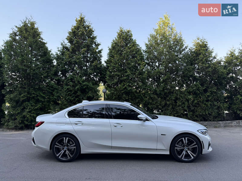 Седан BMW 3 Series 2021 в Кропивницькому