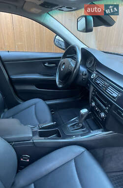 Седан BMW 3 Series 2009 в 