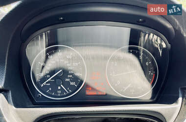 Купе BMW 3 Series 2010 в 
