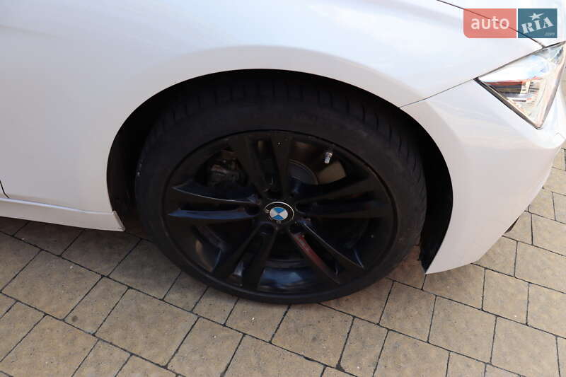Седан BMW 3 Series 2018 в Львові