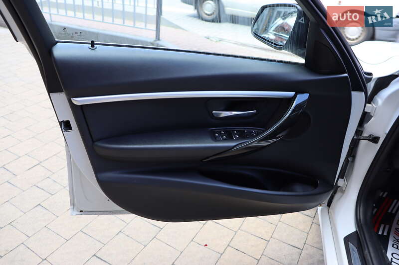 Седан BMW 3 Series 2018 в Львові