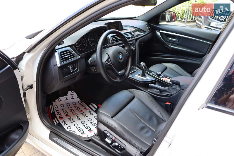 Седан BMW 3 Series 2018 в Львові
