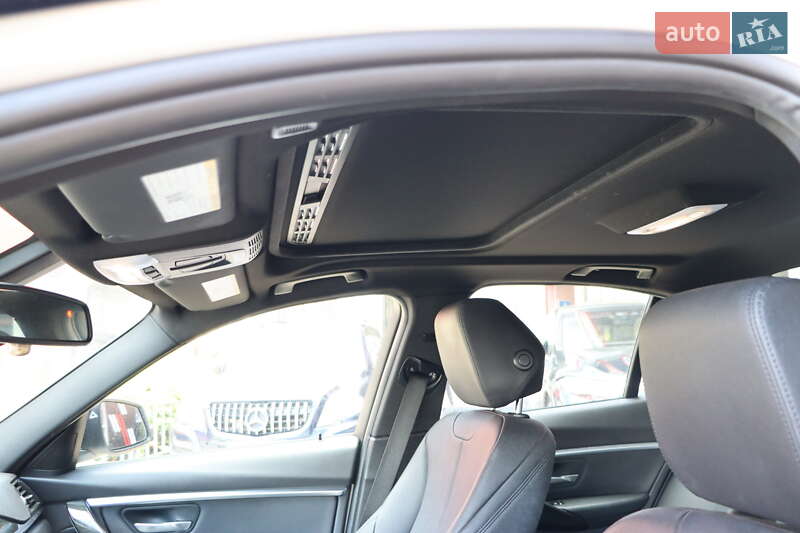 Седан BMW 3 Series 2018 в Львові