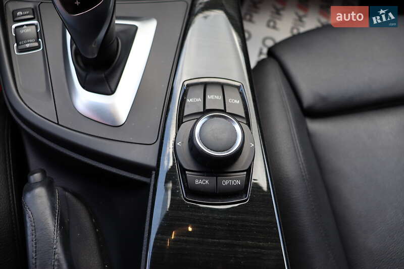 Седан BMW 3 Series 2018 в Львові