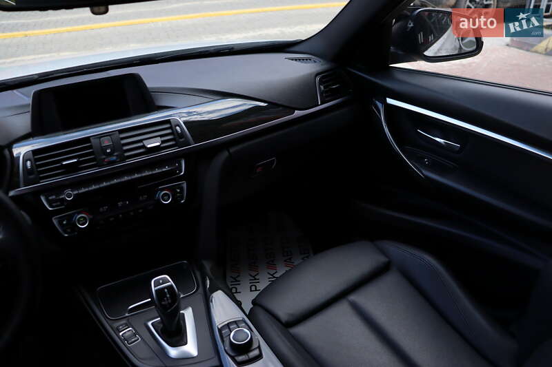 Седан BMW 3 Series 2018 в Львові