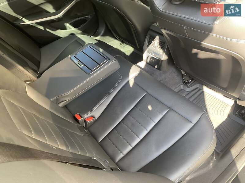 Седан BMW 3 Series 2020 в Киеве