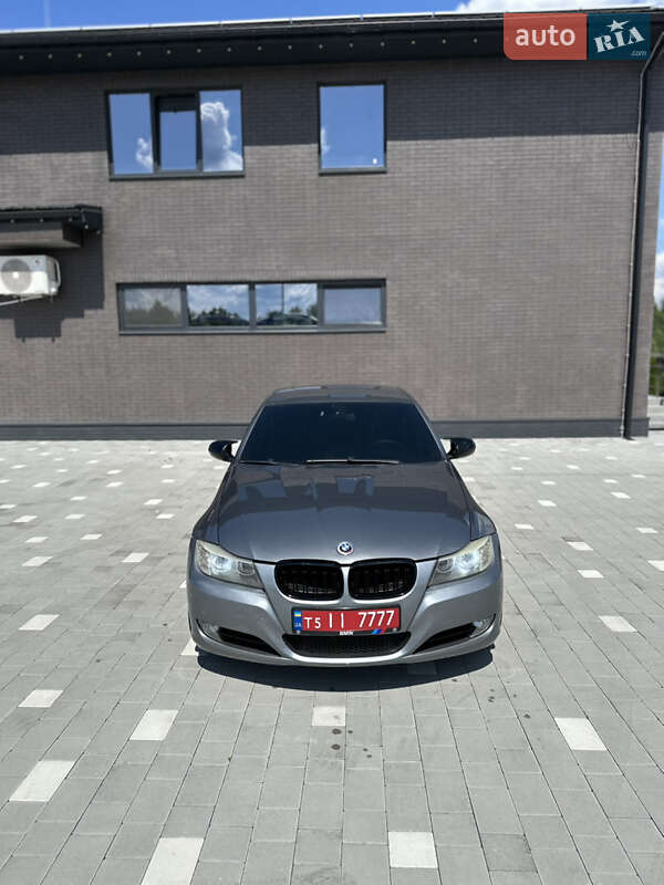 BMW 3 Series 2011