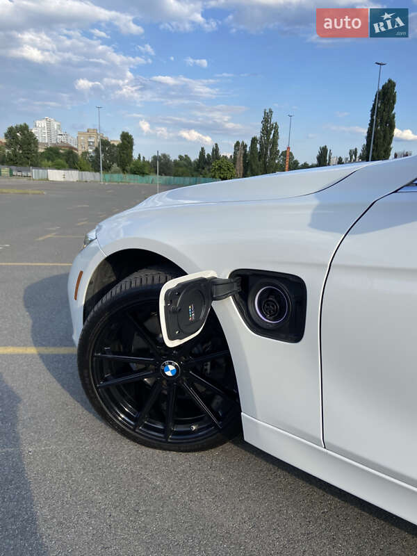 Седан BMW 3 Series 2017 в Киеве