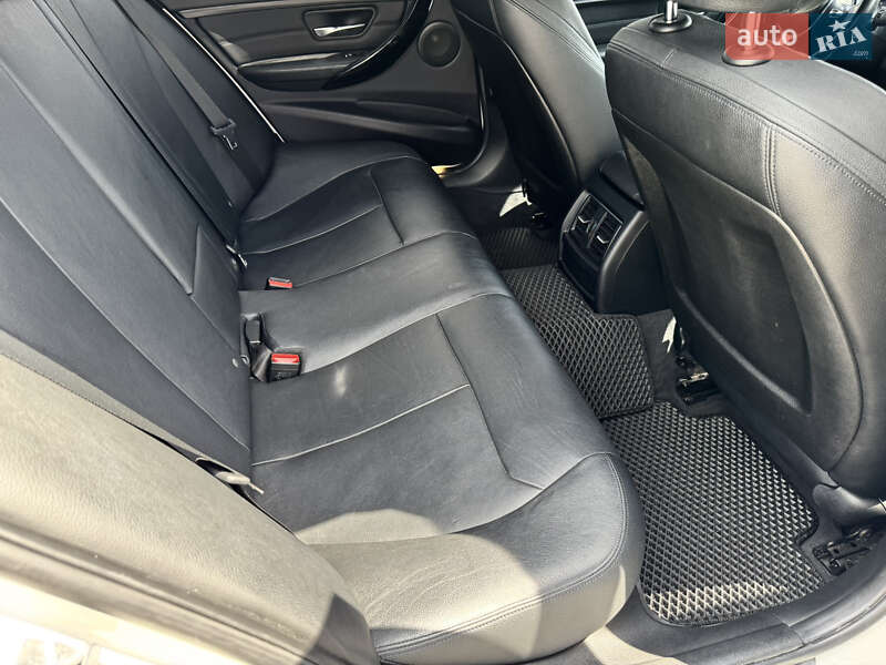 Седан BMW 3 Series 2016 в Вінниці