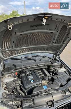 Седан BMW 3 Series 2010 в 