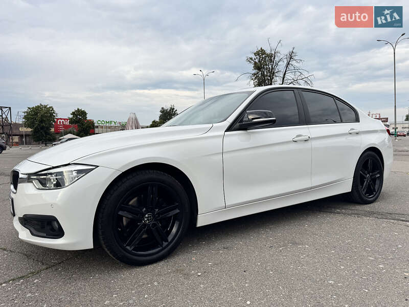 Седан BMW 3 Series 2017 в Киеве