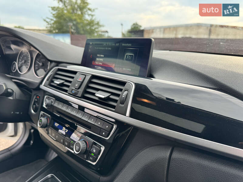 Седан BMW 3 Series 2017 в Киеве