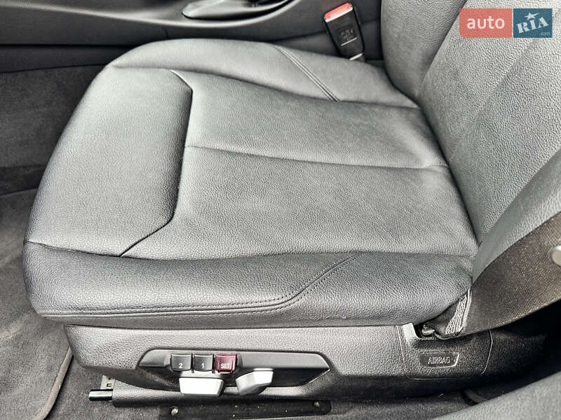Седан BMW 3 Series 2017 в Киеве