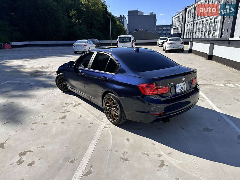 Седан BMW 3 Series 2015 в Киеве
