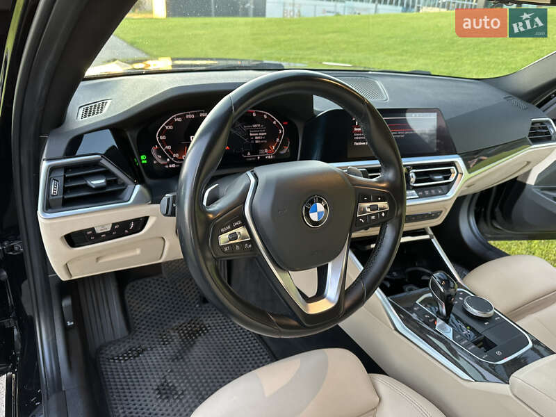 Седан BMW 3 Series 2019 в Киеве