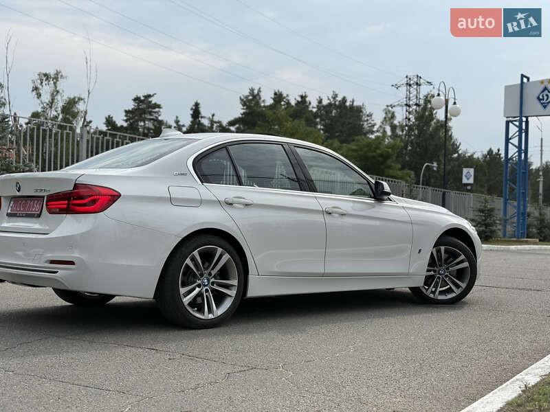 Седан BMW 3 Series 2017 в Киеве