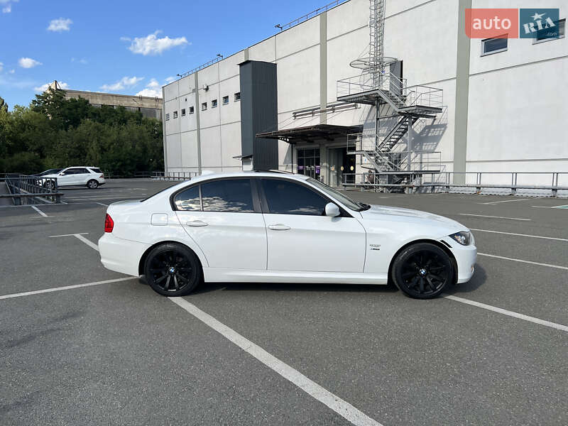 Седан BMW 3 Series 2011 в Киеве