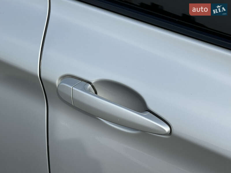 Седан BMW 3 Series 2017 в Києві