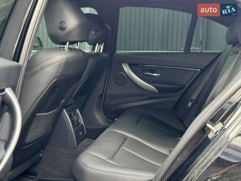 Седан BMW 3 Series 2016 в Львові