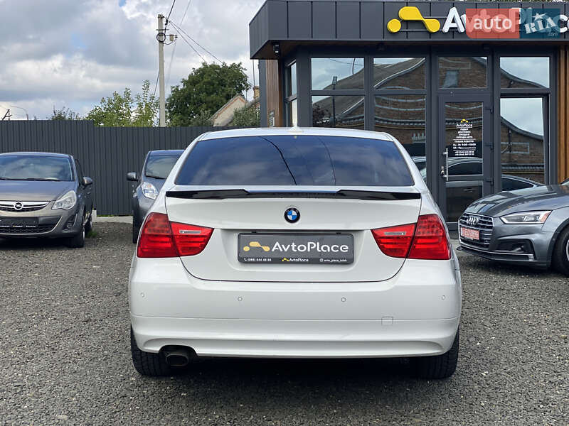 Седан BMW 3 Series 2009 в Луцке