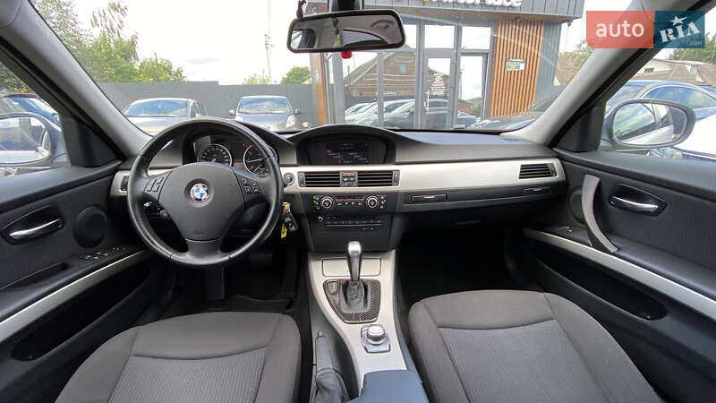Седан BMW 3 Series 2009 в Луцке