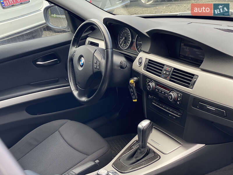 Седан BMW 3 Series 2009 в Луцке