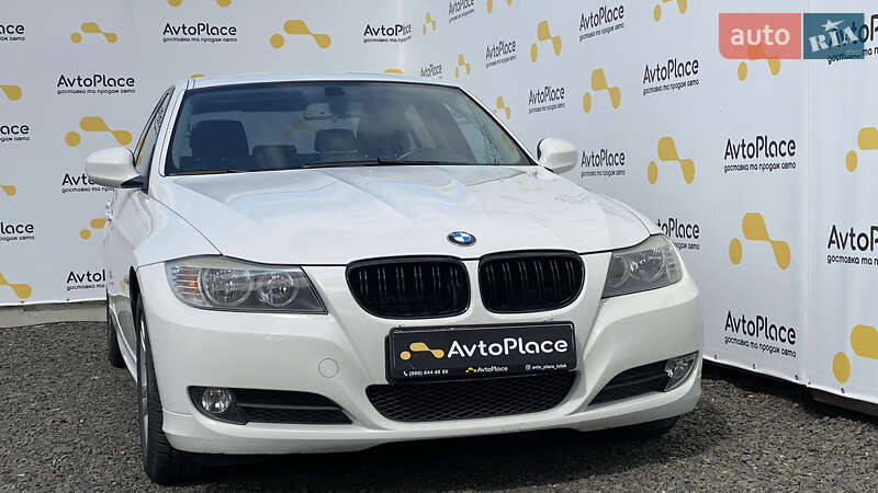 Седан BMW 3 Series 2009 в Луцке