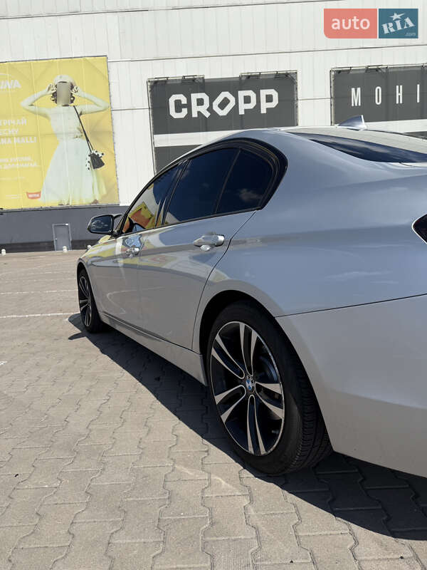 Седан BMW 3 Series 2017 в Киеве