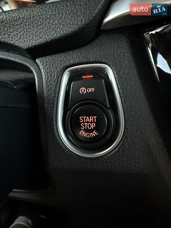 Седан BMW 3 Series 2017 в Киеве