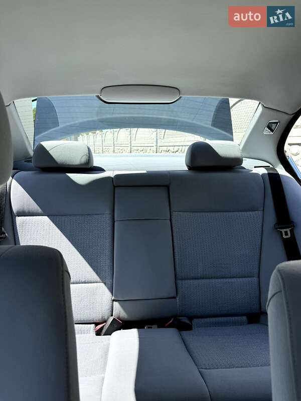 Седан BMW 3 Series 2002 в Млинове